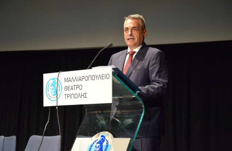 Κώστας Τζιούμης: «Ο κ. Παπαδημητρίου αποτελεί κόσμημα και καύχημα για τον τόπο μας»