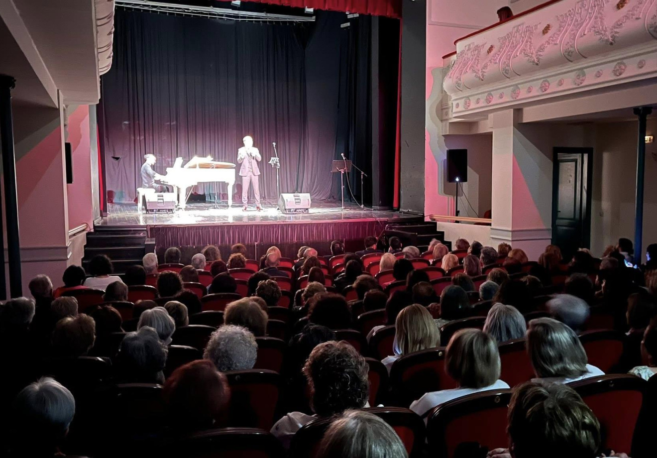 Ο Δήμος Τρίπολης τίμησε τη «Μάνα» με μοναδική μουσική παράσταση στο Μαλλιαροπούλειο Θέατρο